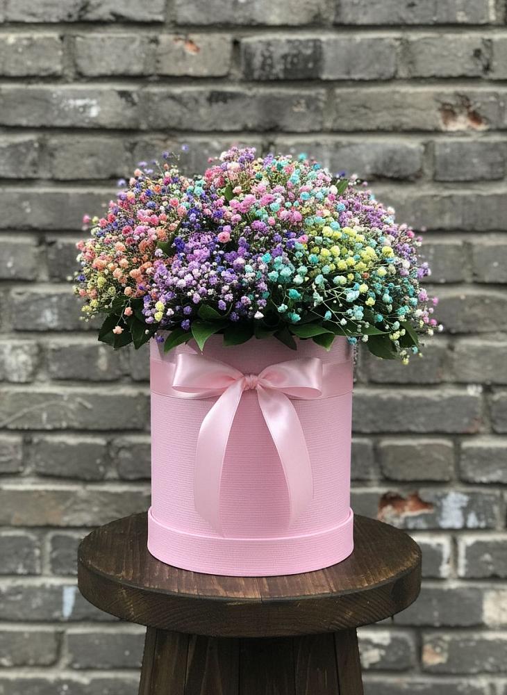 Цветочная композиция из Гипсофила и Розы в шляпной коробке в Верхнем Казанище