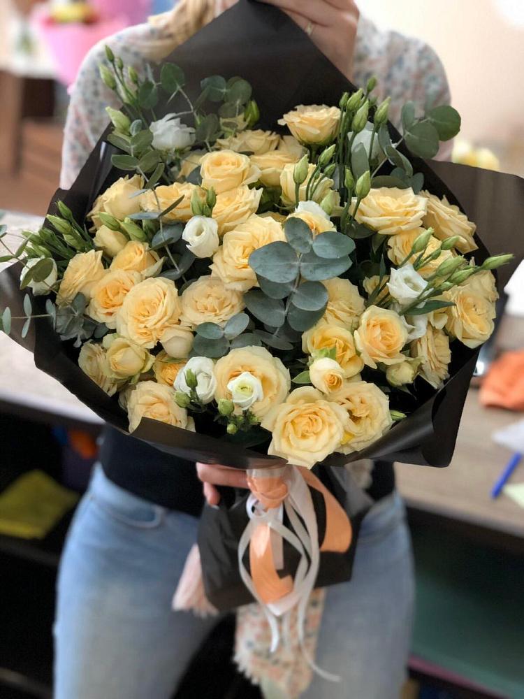 Букет цветов из: Розы и Лизиантусы в Верхнем Казанище