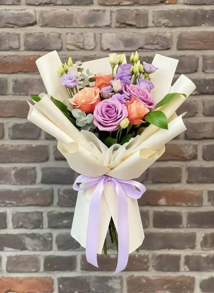 Букет цветов из: Лизиантусы и Розы в Верхнем Казанище