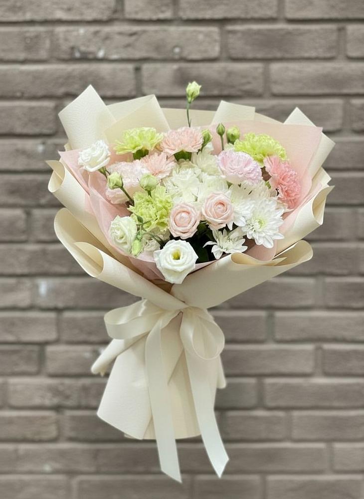 Букет цветов из: Гвоздики, Розы, Лизиантусы и Хризантемы в Верхнем Казанище