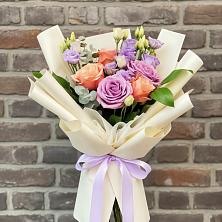 Букет цветов из:  Лизиантусы и Розы в Верхнем Казанище