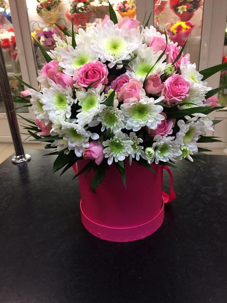 Цветочная композиция из Розы и Хризантемы в шляпной коробке в Верхнем Казанище