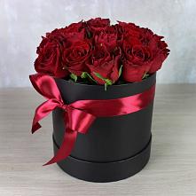Цветочная композиция из Розы в шляпной коробке в Верхнем Казанище