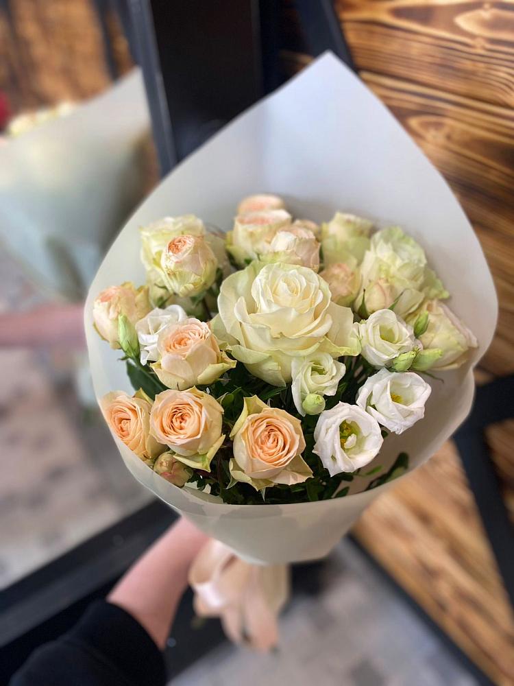 Букет цветов из: Розы и Лизиантусы в Верхнем Казанище